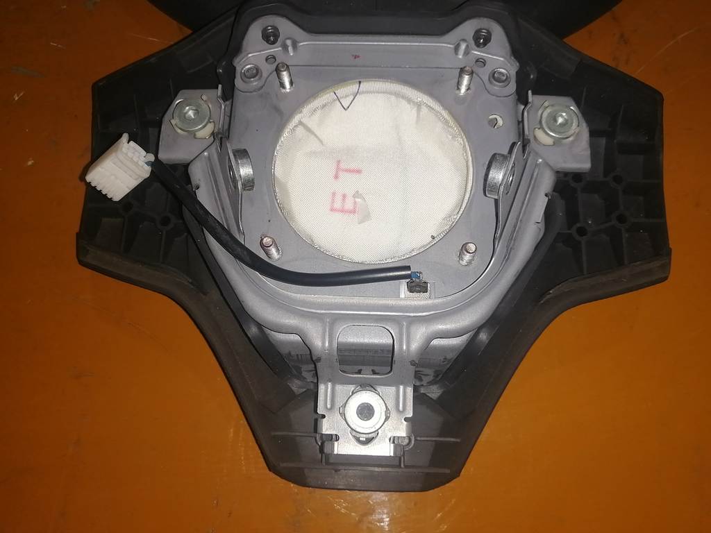 airbag водительский Toyota Vitz 3