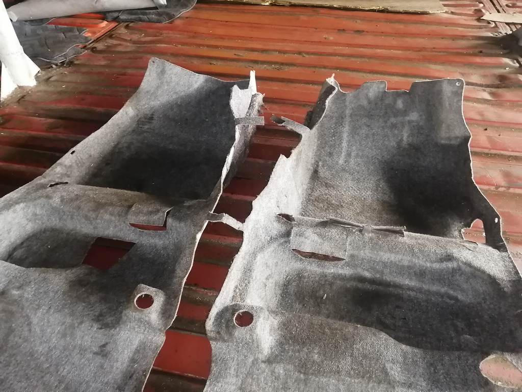 ковер салона Toyota Vitz 3