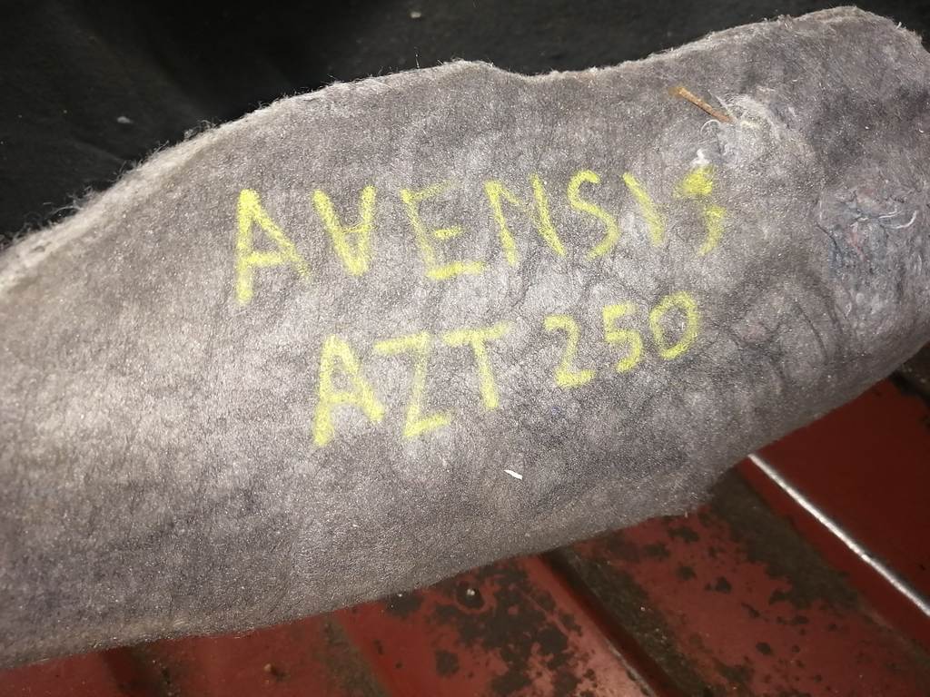 AVENSIS AZT250 КОВЕР ПОЛА Toyota Avensis 1