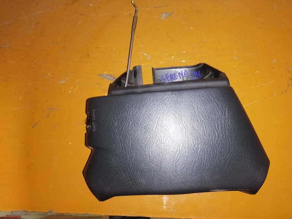 кожух рулевой колонки Nissan Serena 0