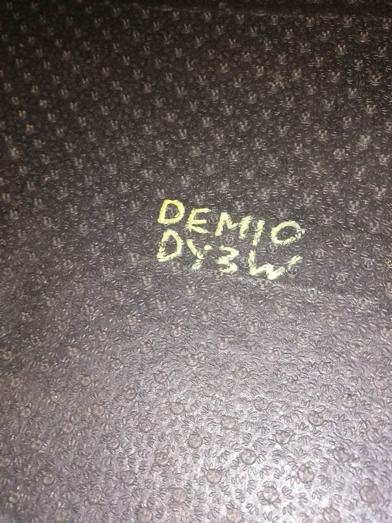 Салон Mazda Demio 5