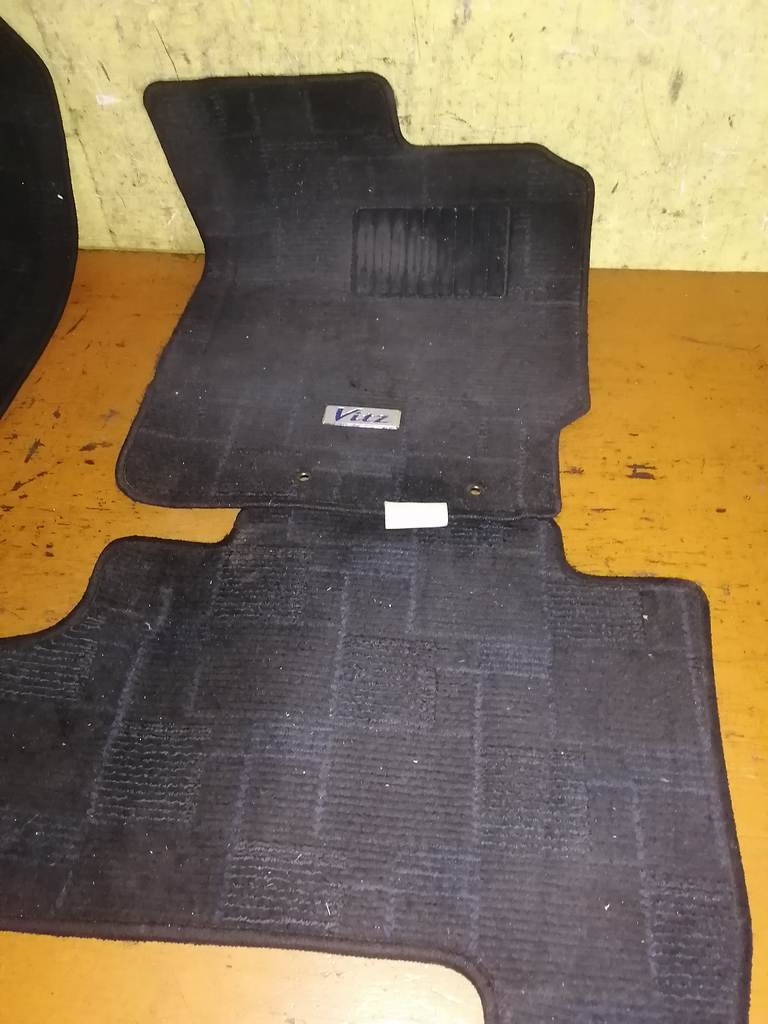 Салон Toyota Vitz 2