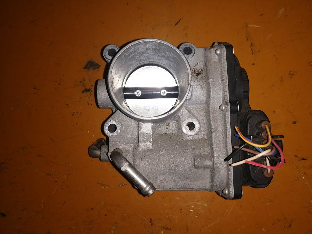 1NZFE ДРОССЕЛЬНАЯ ЗАСЛОНКА 22030-21030 Toyota Sienta 1