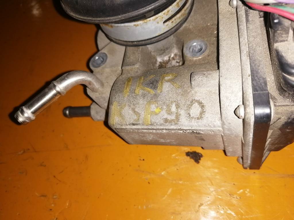 1KRFE ДРОССЕЛЬНАЯ ЗАСЛОНКА 22030-40010 Toyota Vitz 1