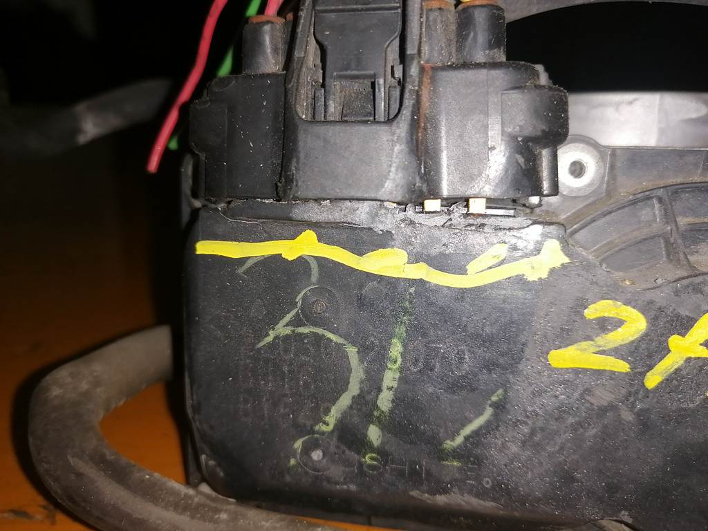 2AZFE ДРОССЕЛЬНАЯ ЗАСЛОНКА 22030-28070 ДЕФЕКТ Toyota Camry 1