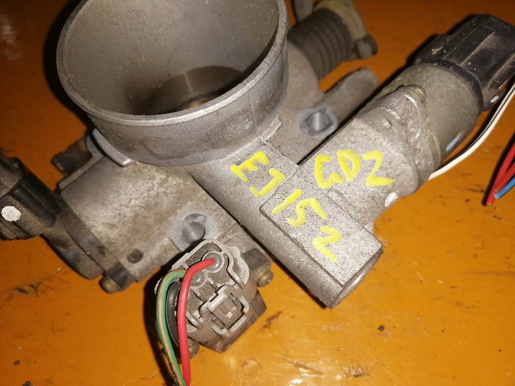 EJ152 ДРОССЕЛЬНАЯ ЗАСЛОНКА Subaru Impreza 1