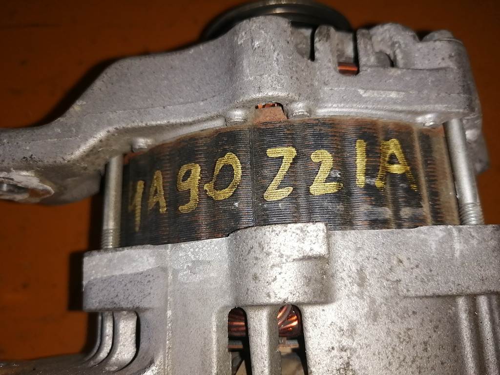 4A90 ГЕНЕРАТОР 1800A301 Mitsubishi Colt 1