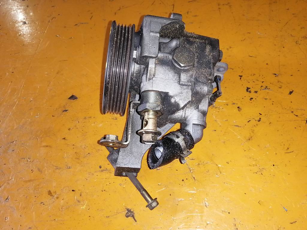 EJ152 ГИДРОУСИЛИТЕЛЬ Subaru Impreza 1
