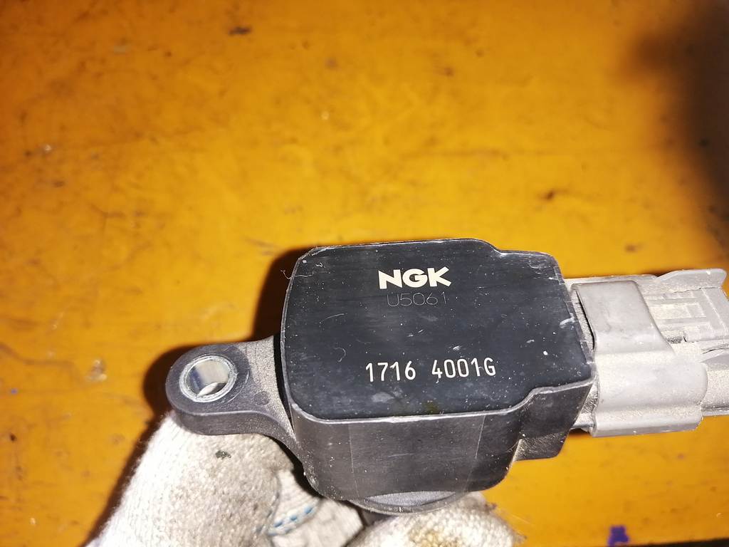 QR20DE КАТУШКА ЗАЖИГАНИЯ NGK U5061 Nissan Serena 1