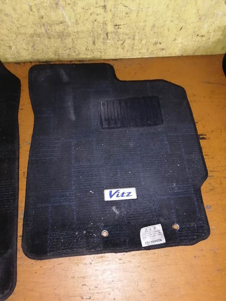 Салон Toyota Vitz 2