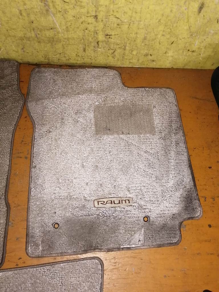 Салон Toyota Raum 2