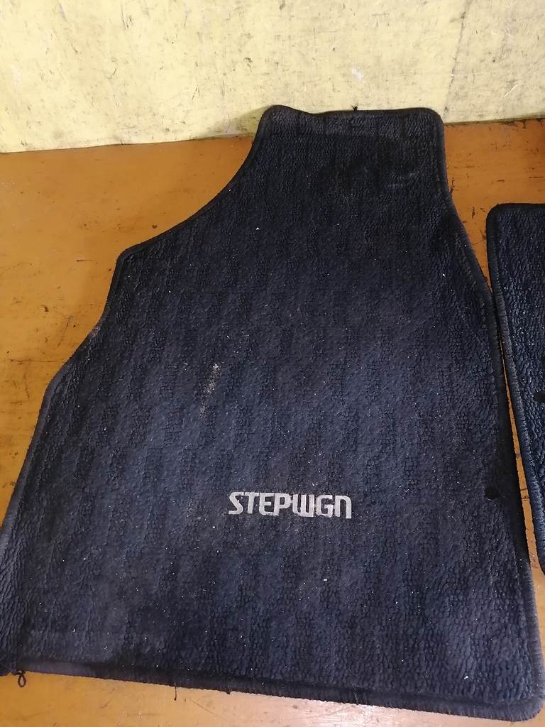 STEPWGN RF3 КОВРИКИ Honda Stepwgn 1