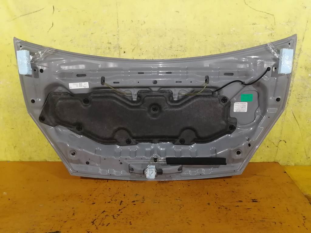 капот Nissan Serena 3