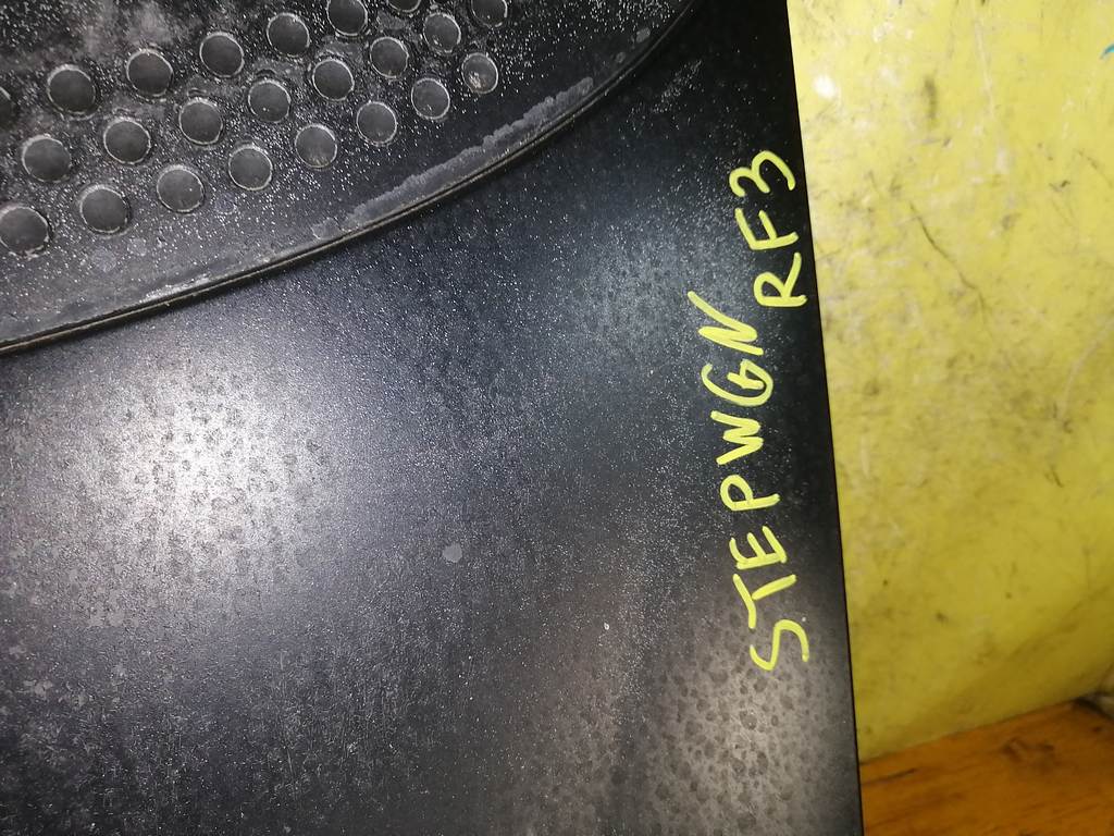 STEPWGN RF3 КАПОТ Honda Stepwgn 1