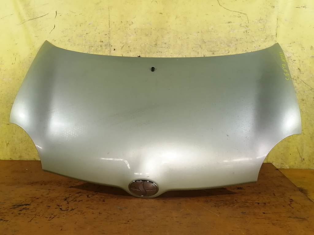 капот Toyota Sienta 0
