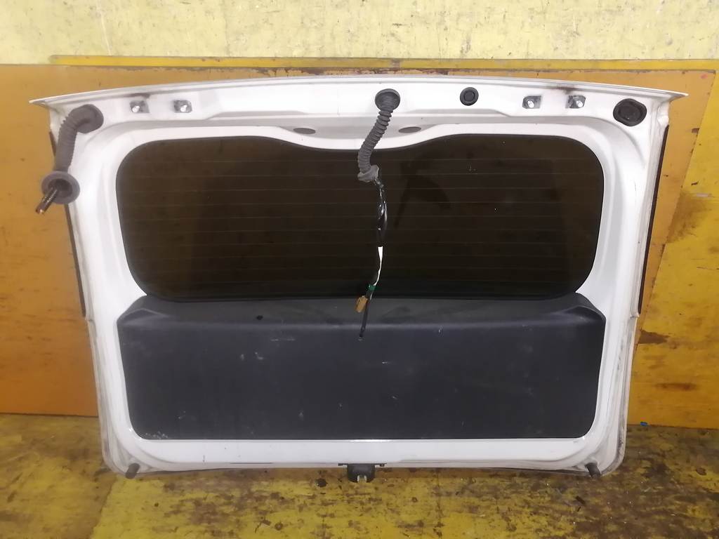 NOTE E11 ДВЕРЬ 5-Я Nissan Note 4
