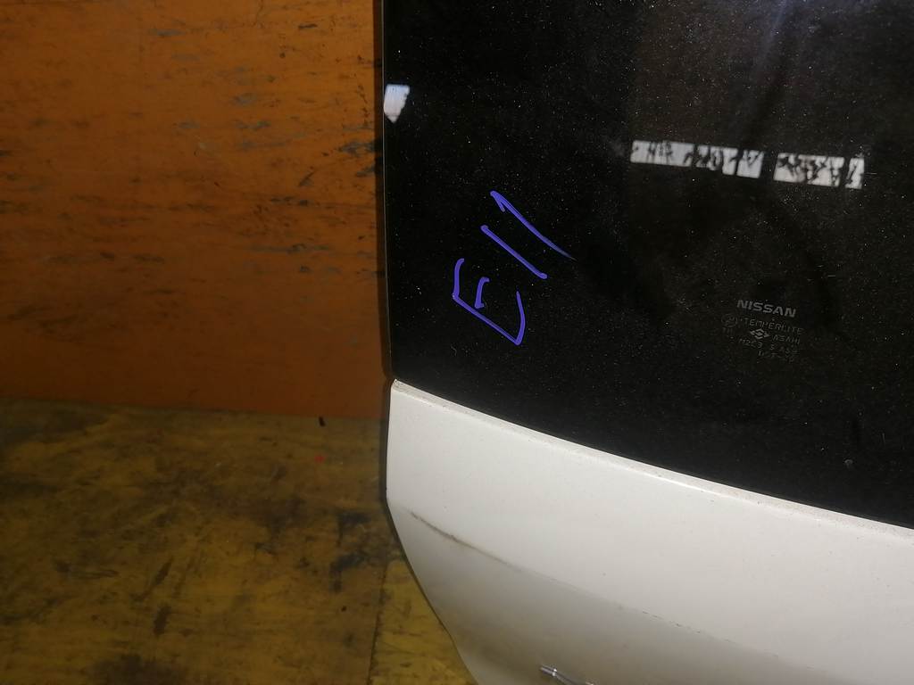 NOTE E11 ДВЕРЬ 5-Я Nissan Note 1