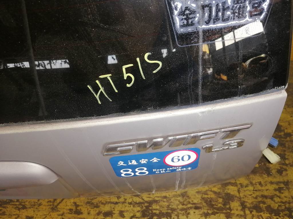 SWIFT HT51S ДВЕРЬ 5-Я Suzuki Swift 1