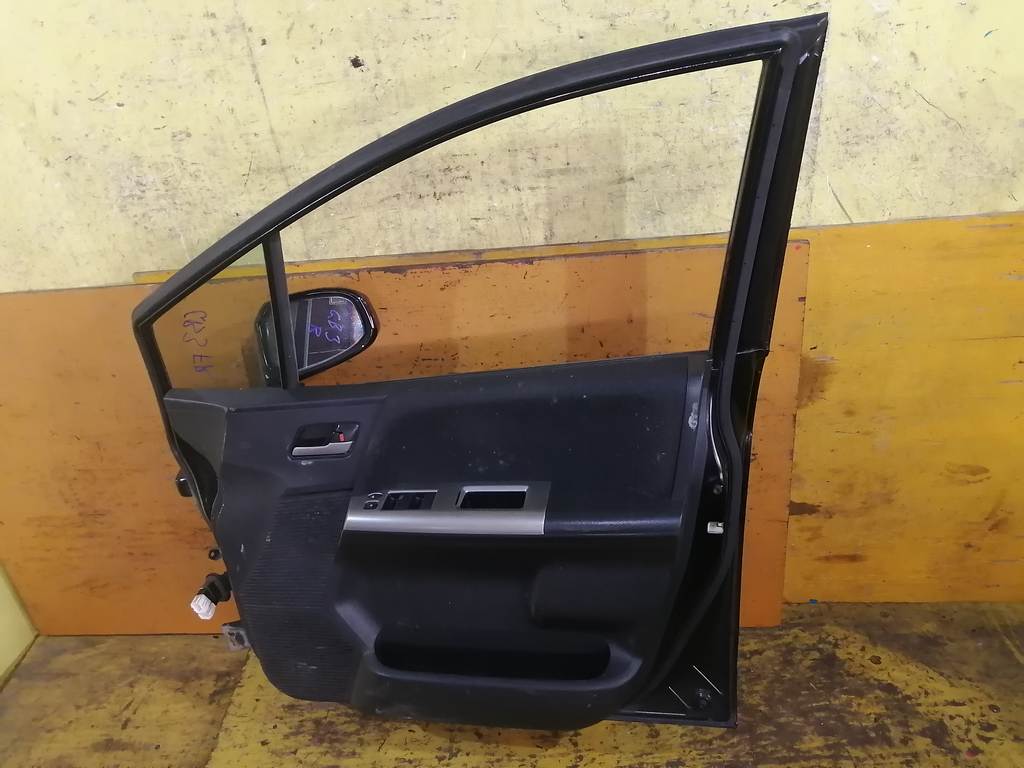 дверь Honda Freed Spike 3