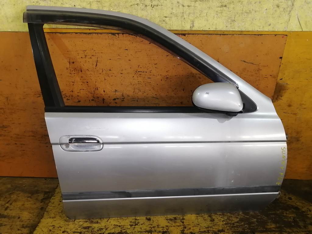 дверь Nissan Sunny 0