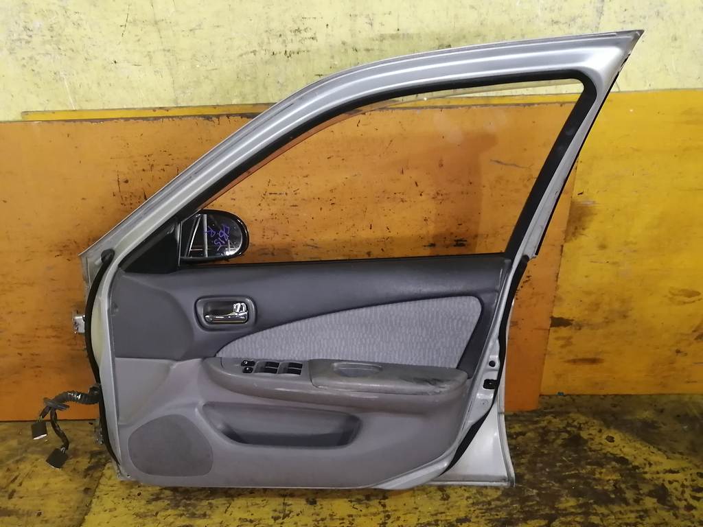 дверь Nissan Sunny 3