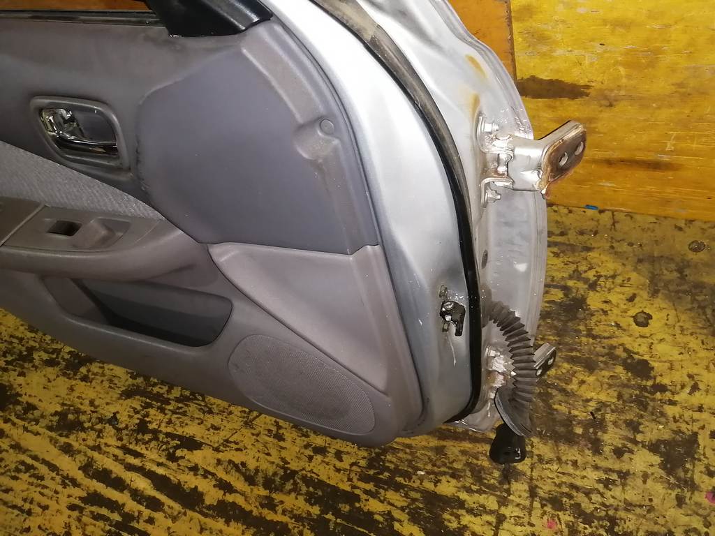 SUNNY FB15 ДВЕРЬ ПЕРЕДНЯЯ ЛЕВАЯ Nissan Sunny 4