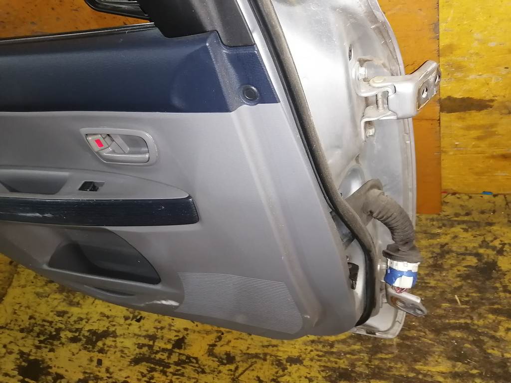дверь Mazda Demio 6
