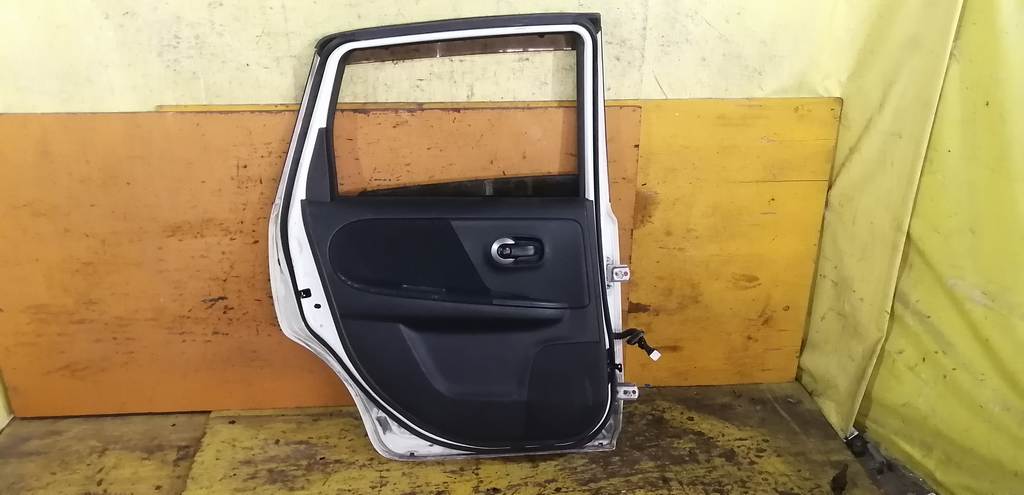 NOTE E11 ДВЕРЬ ЗАДНЯЯ ЛЕВАЯ Nissan Note 4