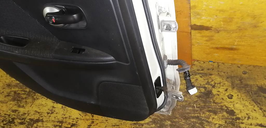 дверь Nissan Note 6