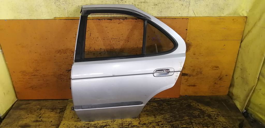 дверь Nissan Sunny 0