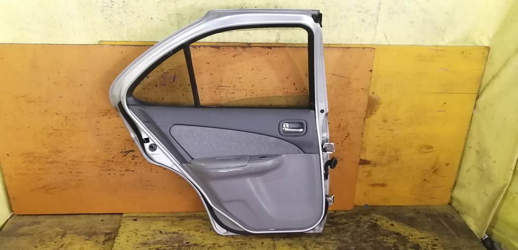 SUNNY FB15 ДВЕРЬ ЗАДНЯЯ ЛЕВАЯ Nissan Sunny 4