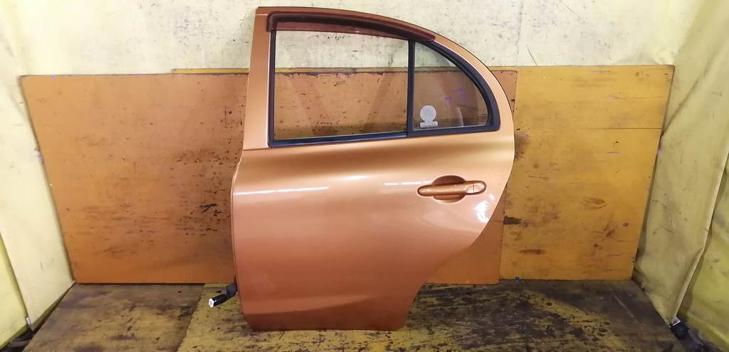 дверь Nissan March 0