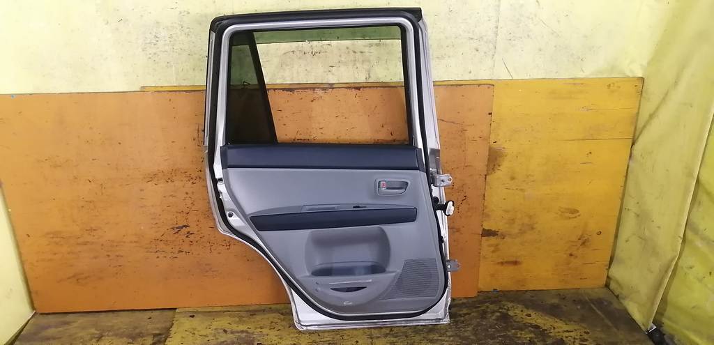 дверь Mazda Demio 3