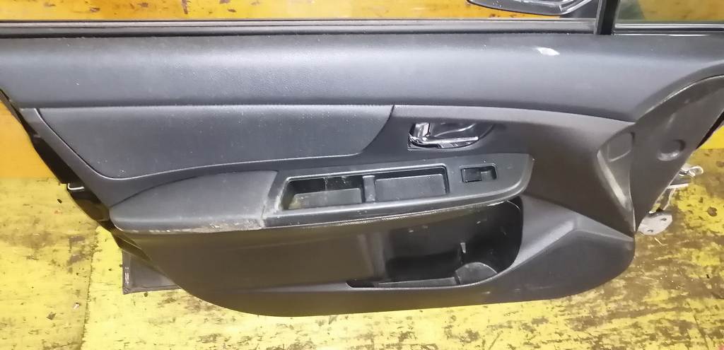 дверь Subaru Impreza 6