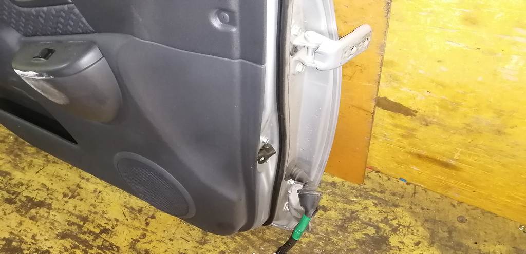 FUNCARGO NCP20 ДВЕРЬ ПЕРЕДНЯЯ ЛЕВАЯ Toyota Funcargo 4