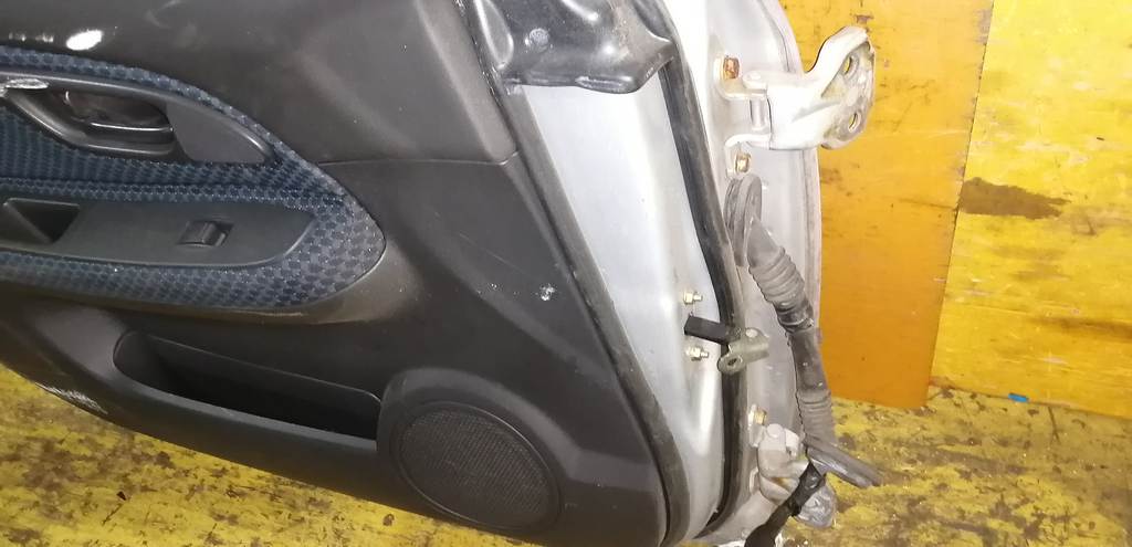 дверь Subaru Impreza 6