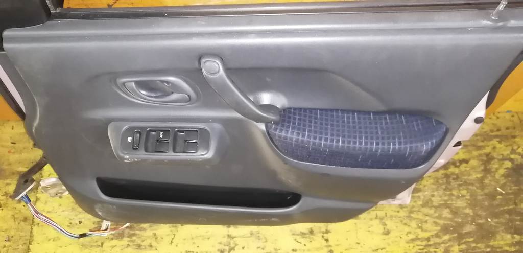 SWIFT HT51S ДВЕРЬ ПЕРЕДНЯЯ ПРАВАЯ Suzuki Swift 4