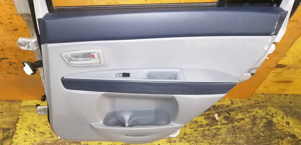 дверь Mazda Demio 3