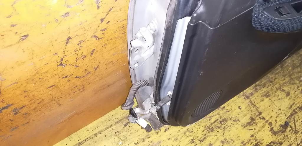 дверь Subaru Impreza 3