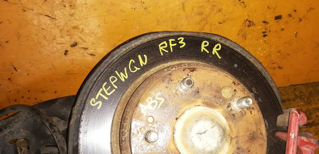 STEPWGN RF3 СТУПИЦА ЗАДНЯЯ ПРАВАЯ ABS Honda Stepwgn 1