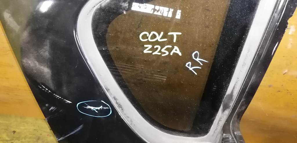 COLT Z25A КРЫЛО ЗАДНЕЕ ПРАВОЕ Mitsubishi Colt 1