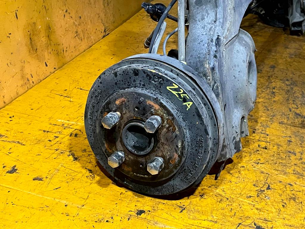 COLT Z25A БАЛКА ЗАДНЯЯ В СБОРЕ ABS Mitsubishi Colt 1
