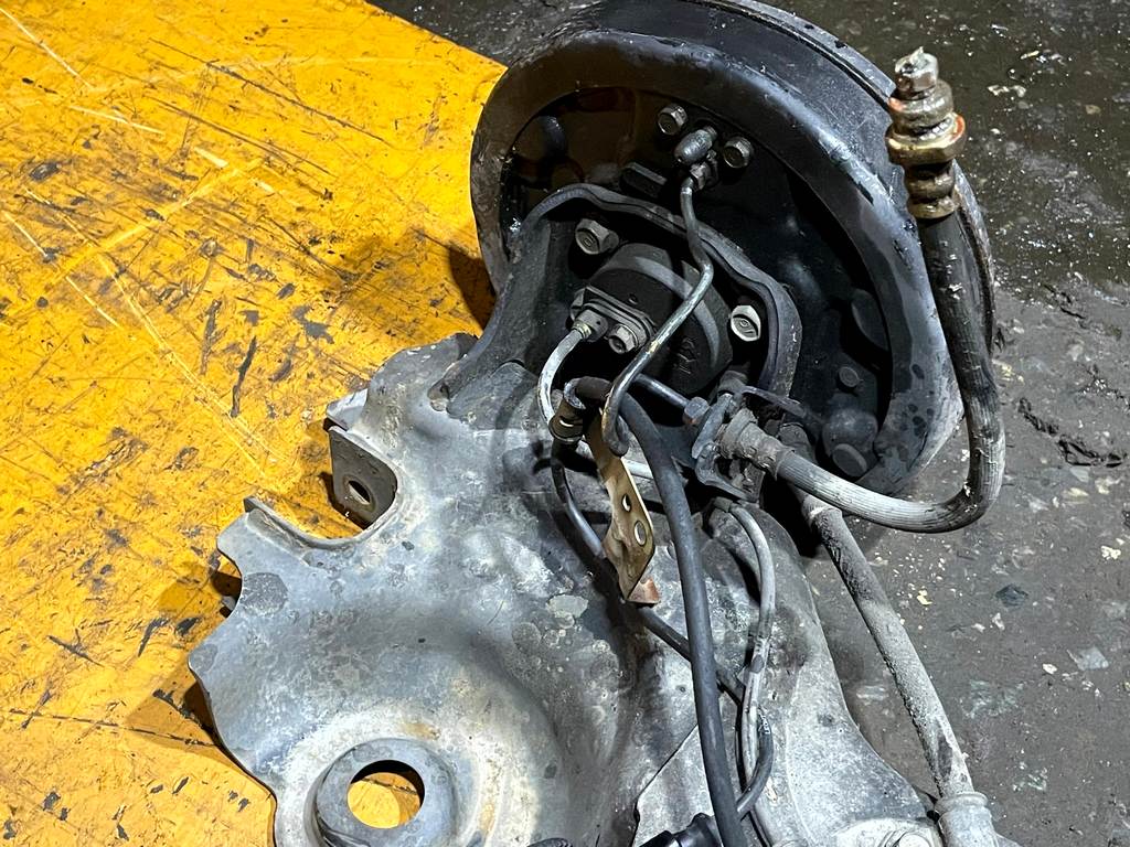 COLT Z25A БАЛКА ЗАДНЯЯ В СБОРЕ ABS Mitsubishi Colt 4