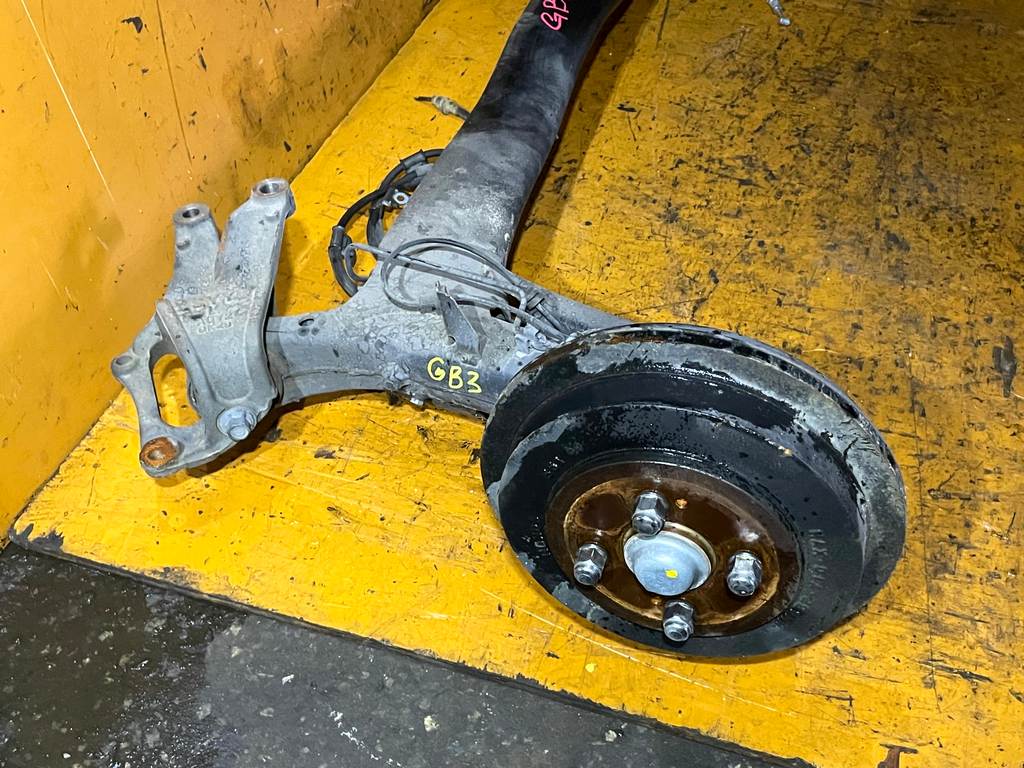 FREED SPIKE GB3 БАЛКА ЗАДНЯЯ В СБОРЕ ABS Honda Freed Spike 1