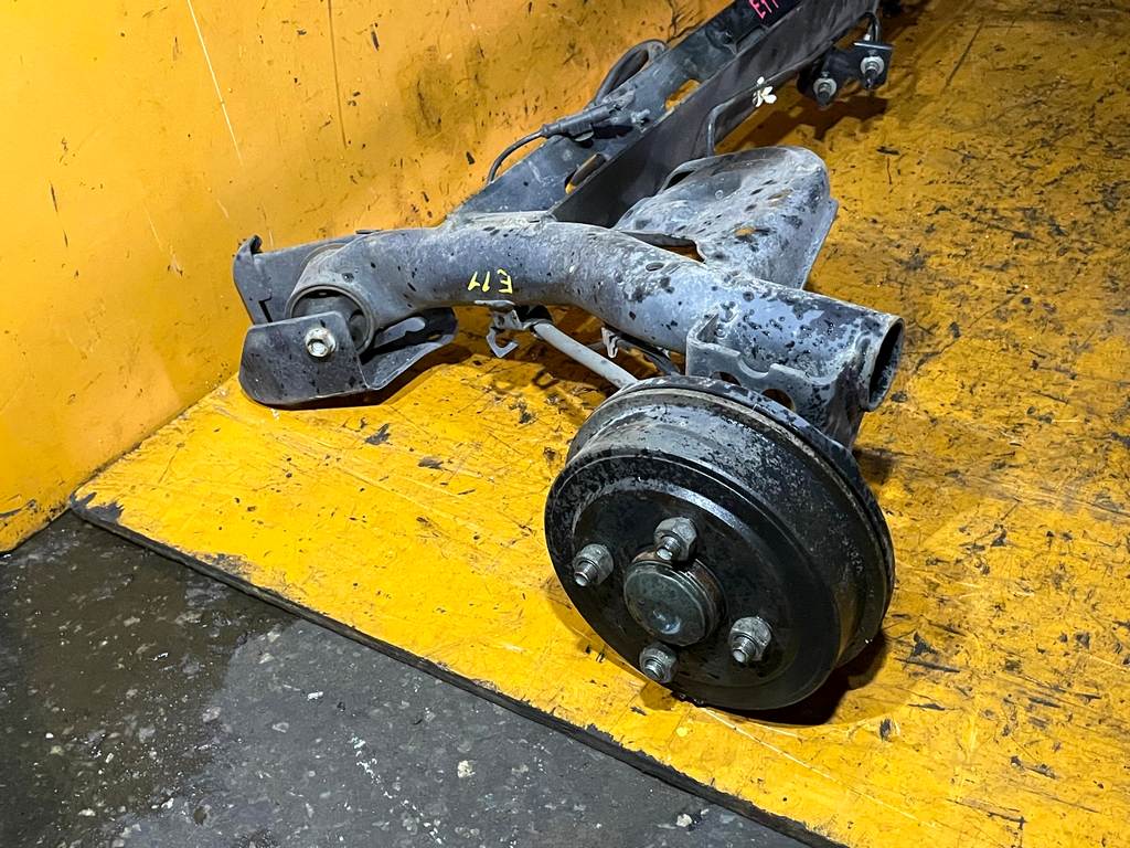 NOTE E11 БАЛКА ЗАДНЯЯ В СБОРЕ ABS Nissan Note 1
