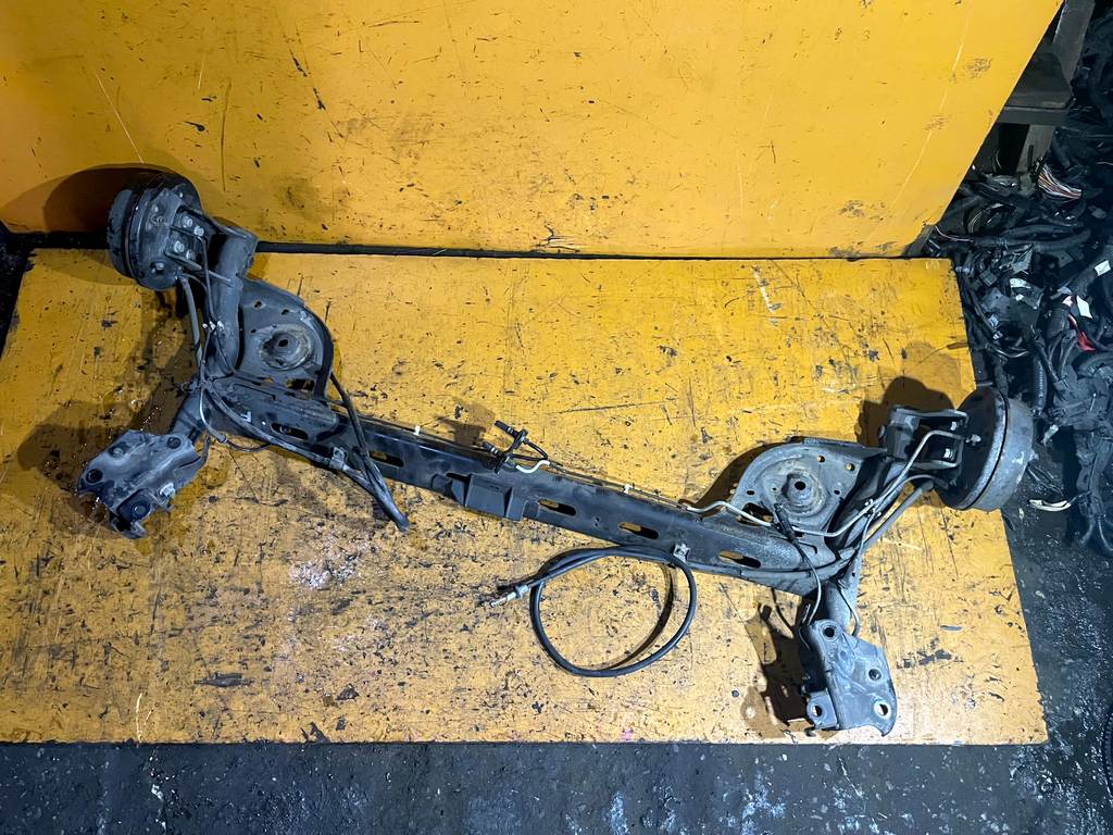 NOTE E11 БАЛКА ЗАДНЯЯ В СБОРЕ ABS Nissan Note 4