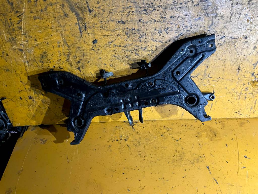 COLT Z25A БАЛКА ПОПЕРЕЧНАЯ Mitsubishi Colt 1