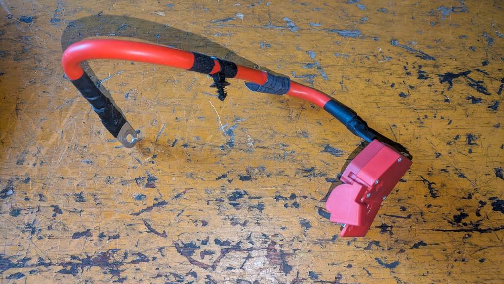 BMW X7 G07 КЛЕММА ПЛЮСОВАЯ С ПАТРОНОМ BMW X7 1