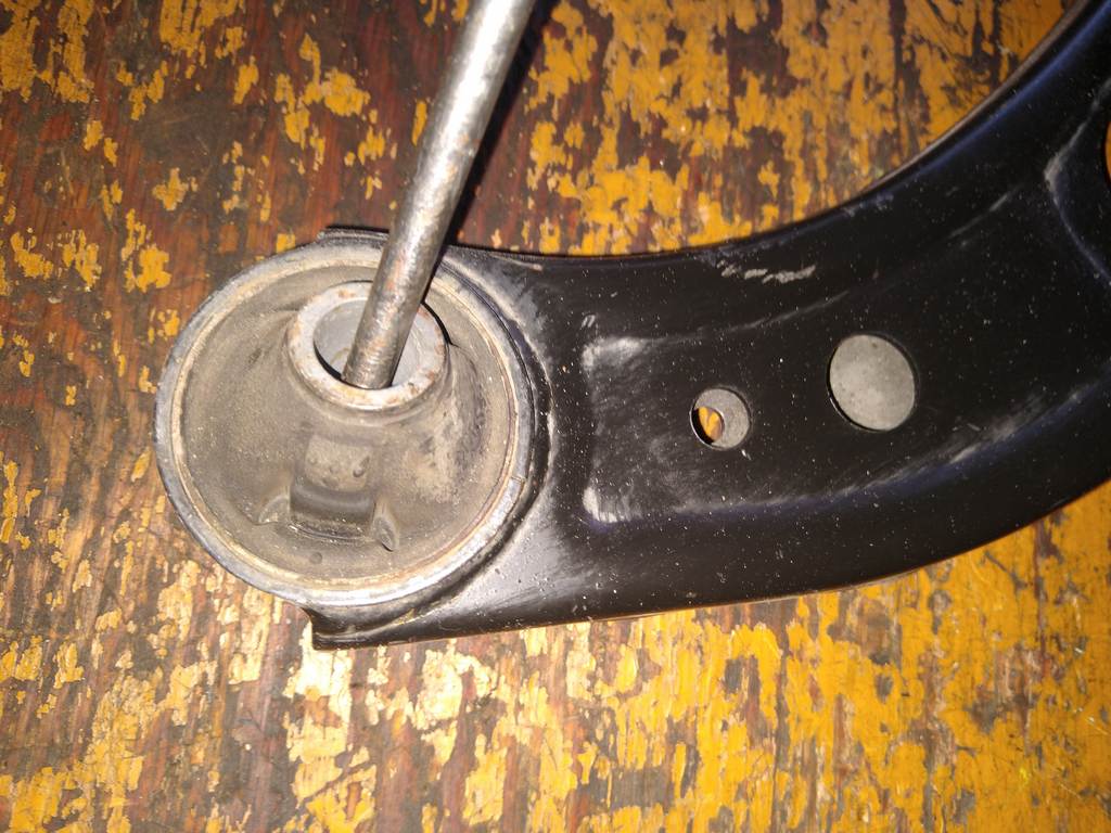 PASSO KGC30 РЫЧАГ ПЕРЕДНИЙ ЛЕВЫЙ Toyota Passo 1