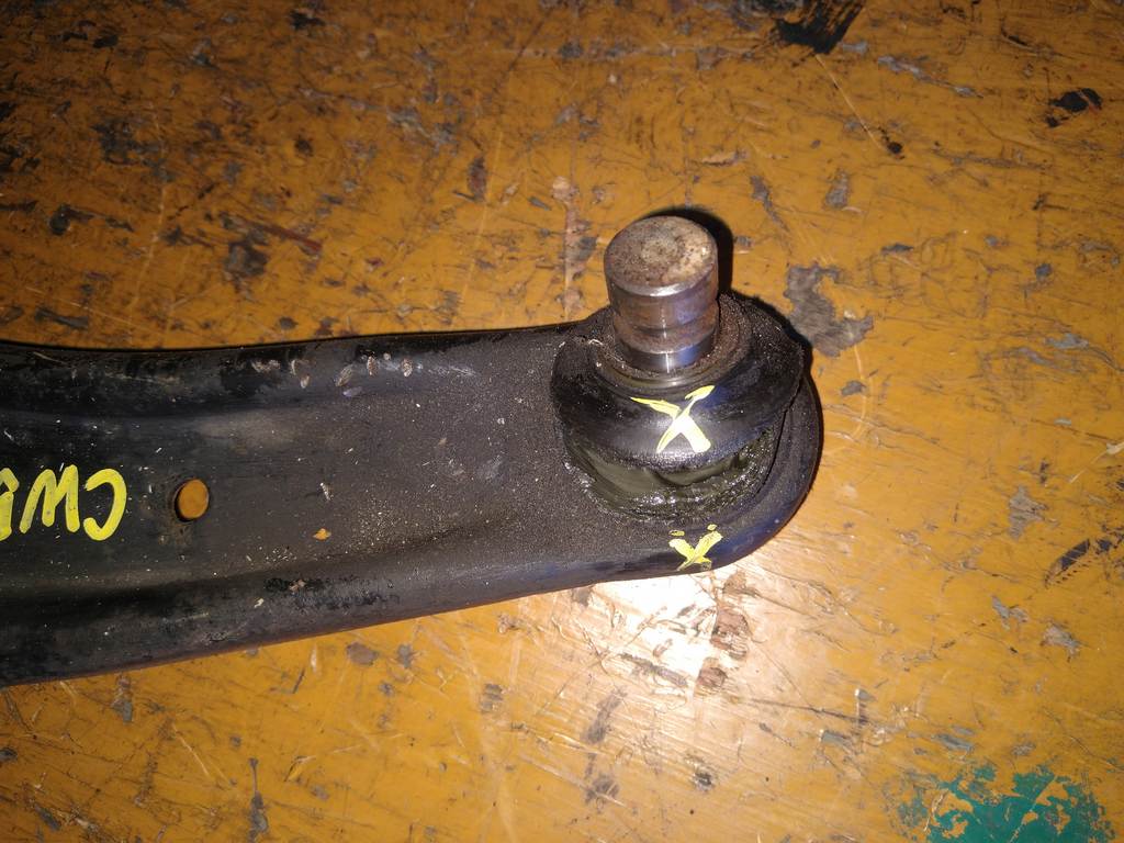 OUTLANDER CW5W РЫЧАГ ПЕРЕДНИЙ ЛЕВЫЙ, порван пыльник Mitsubishi Outlander 1